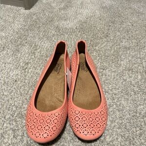 Charming Croft & barrow Ortholite Peach Laser-Cut Flats